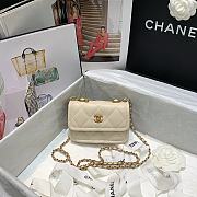 Chanel Retro Flap Button Bag In White 81016 Size 13.5x9x4cm - 3