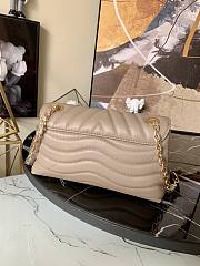 Louis Vuitton New Wave Chain Bag In Beige M58552 Size 24x14x9cm - 2