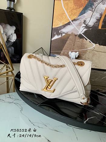 Louis Vuitton New Wave Chain Bag In White M58552 Size 24x14x9cm
