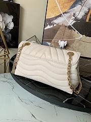 Louis Vuitton New Wave Chain Bag In White M58552 Size 24x14x9cm - 2