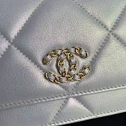 Chanel 19 Wallet On Chain With White Shinny Lambskin AP0957 Size 19cm - 6