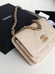 Chanel 19 Wallet On Chain With White Lambskin AP0957 Size 19cm - 2