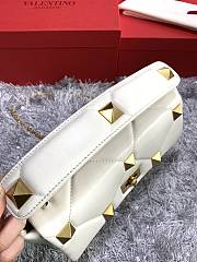 Valentino Garavani Roman Stud Shoulder Bag WB0I6 Size 30x20x12cm - 4