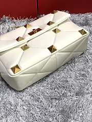 Valentino Garavani Roman Stud Shoulder Bag WB0I6 Size 30x20x12cm - 5