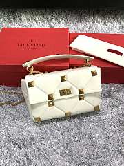 Valentino Garavani Roman Stud Shoulder Bag WB0I6 Size 30x20x12cm - 2