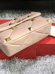 Valentino Garavani Roman Stud In Beige Shoulder Bag WB0I6 Size 30x20x12cm - 3