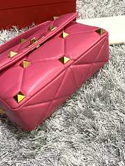 Valentino Garavani Roman Stud In Rose Shoulder Bag WB0I6 Size 30x20x12cm - 3