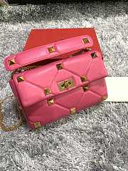 Valentino Garavani Roman Stud In Rose Shoulder Bag WB0I6 Size 30x20x12cm - 2