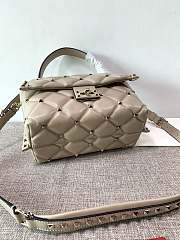 Valentino Garavani Candystud Bag In Beige Quilted Leather Bag SW2B0 Size 23x11x7cm - 6