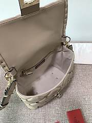 Valentino Garavani Candystud Bag In Beige Quilted Leather Bag SW2B0 Size 23x11x7cm - 3