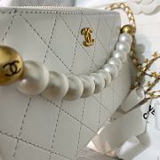 Chanel Double Zip Clutch Pearl Chain In White Size 19cm - 4