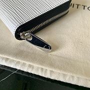 Louis Vuitton Zippy Coin Purse White Epi Leather M60067 Size 11x8.5x2cm - 4
