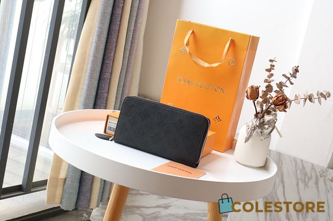 Louis Vuitton Zippy Wallet Mahina Leather M42616 Size 19x10cm - 1