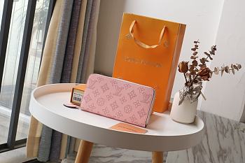 Louis Vuitton Zippy Wallet In Dusty Pink Mahina Leather M42616 Size 19x10cm