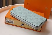 Louis Vuitton Zippy Wallet In Light Blue Mahina Leather M42616 Size 19x10cm - 3