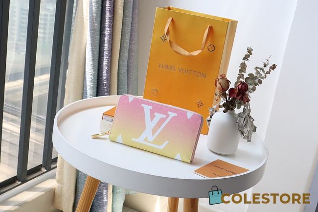 Louis Vuitton Escale Zippy Wallet Light Pink M80361 Size 19.5x10.5x2.5 cm - 1