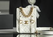 Chanel Vertical Flap Bag Preview Counter In White Size 17x14x7cm - 3