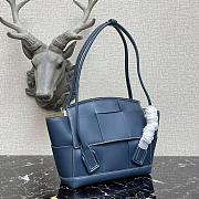 Bottega Veneta Mini Arco Tote Bag In Blue 60060 Size 29x17.5x17cm - 4