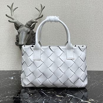 Botega Venetta Body Bag 44091 Size 23x33x12cm
