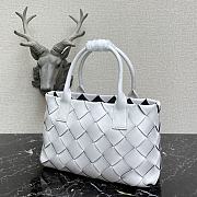 Botega Venetta Body Bag 44091 Size 23x33x12cm - 5