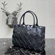 Botega Venetta Body Bag In Black 44091 Size 23x33x12cm - 2
