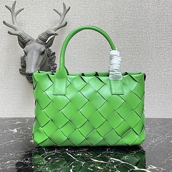 Botega Venetta Body Bag In Green 44091 Size 23x33x12cm