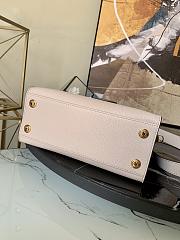 Louis Vuitton On My Side High End Leather On Beige 25cm - 2