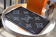 Louis Vuitton Taurillon Shadow M80044 Size 35x25x2 cm - 3