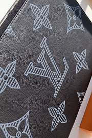 Louis Vuitton Taurillon Shadow M80044 Size 35x25x2 cm - 2