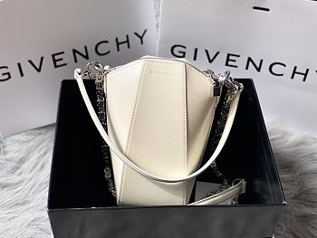 Givenchy Antigona Lock In White 23813 Size 20x10x8.5cm