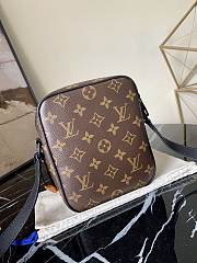 Louis Vuitton Christopher Wearable Wallet Monogram M69404 Size 15x17x8cm - 6