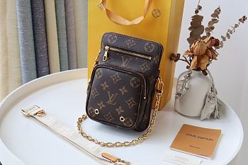 Louis Vuitton Utility Phone Pocket M80746 Size 16x19x6 cm
