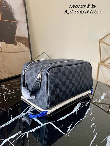 Louis Vuitton Dopp Kit Toilet Pouch Damier N40127 Size 26x16x13cm