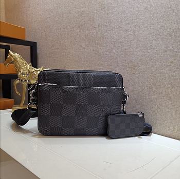 Louis Vuitton Monogram Tri Pochette M69443 Size 25x18.5x7cm