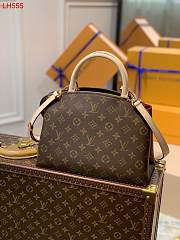 Louis Vuitton Petit Palais Monogram Handbag M58914 Size 29x18x12.5cm - 4