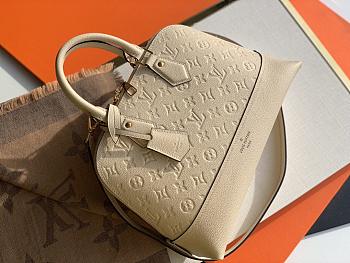 Louis Vuitton Neo Alma BB Monogram In White M44832 Size 32cm