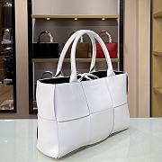 Bottega Veneta Arco Tote Bag In White 44052 Size 36x24x12cm - 4
