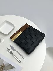 Bottega Veneta Snap Clutch Lambskin 64774 Size 27x5x28cm - 2