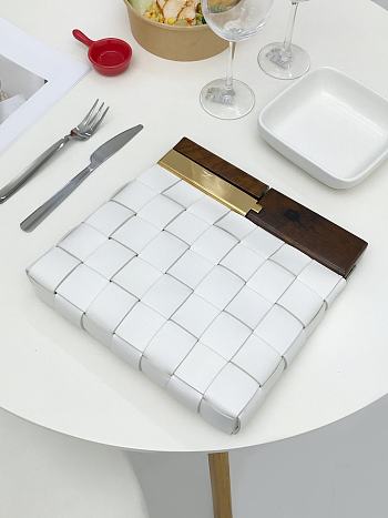Bottega Veneta Snap Clutch In White Lambskin 64774 Size 27x5x28cm