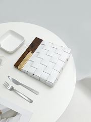 Bottega Veneta Snap Clutch In White Lambskin 64774 Size 27x5x28cm - 2