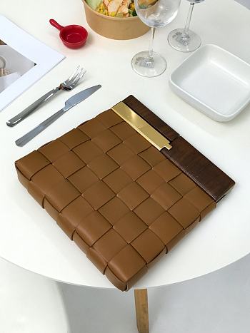 Bottega Veneta Snap Clutch In Brown Lambskin 64774 Size 27x5x28cm