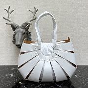 Bottega Veneta The Shell Bag In White 65157 Size 40×12×25cm - 1