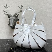 Bottega Veneta The Shell Bag In White 65157 Size 40×12×25cm - 2