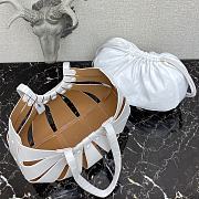 Bottega Veneta The Shell Bag In White 65157 Size 40×12×25cm - 3
