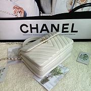 Chanel Chervon Trendy CC Top Handle Bag In White Size 25x12x17cm - 3