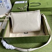 Gucci Embossed Messenger In White 658565 Size 29×22×9.5cm - 6