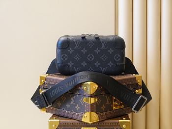Louis Vuitton Horizon Clutch Monogram Eclipse M45579 Size 21x12x6.5 cm