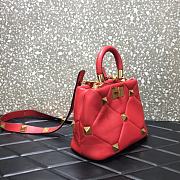 Garavani Roman Stud Small Leather Shoulder Bag Size 20×9×15cm - 4