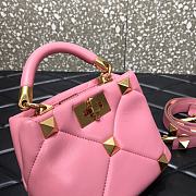 Garavani Roman Stud Small Leather Shoulder Bag In Pink Size 20×9×15cm - 5