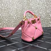 Garavani Roman Stud Small Leather Shoulder Bag In Pink Size 20×9×15cm - 4